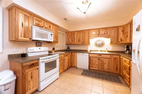 Kitchen - 202 Village Green Rd #E-1, Blowing Rock, NC 28605 photo 2 of 2