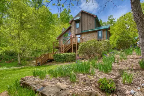 262 Azalea Hills Ln, Spruce Pine, NC 28777
