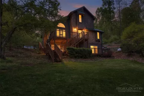 262 Azalea Hills Ln, Spruce Pine, NC 28777