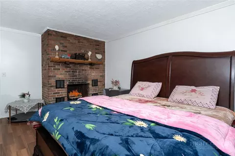 Bedroom - 209 Apache St, Newland, NC 28657 photo 5 of 8