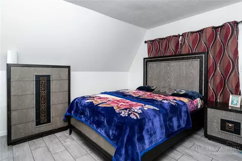 Bedroom - 209 Apache St, Newland, NC 28657 photo 6 of 8