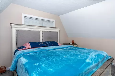 Bedroom - 209 Apache St, Newland, NC 28657 photo 2 of 8