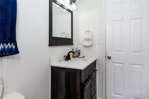 Bath - 209 Apache St, Newland, NC 28657 photo 4 of 4