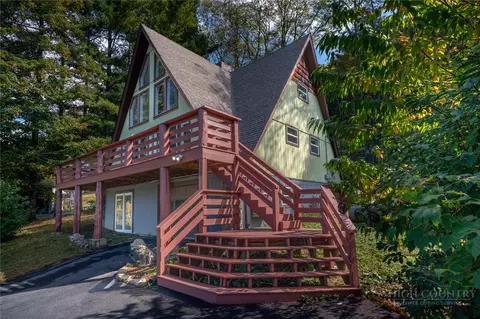 Exterior - 209 Apache St, Newland, NC 28657 photo 4 of 7