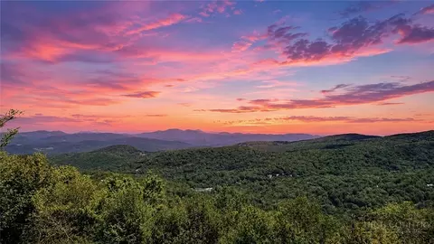 104 Mockingbird Ln, Beech Mountain, NC 28604