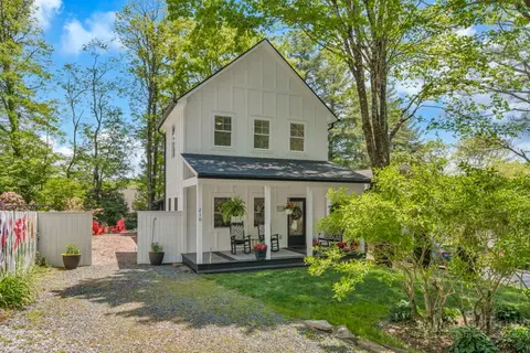 210 Henkel St, Blowing Rock, NC 28605