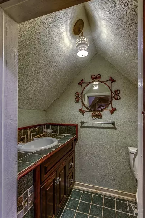 Bath - 392 Old Danner Rd, Vilas, NC 28692 photo 2 of 2