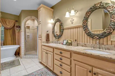 Bath - 160 Outback Rd, Ferguson, NC 28624 photo 5 of 6
