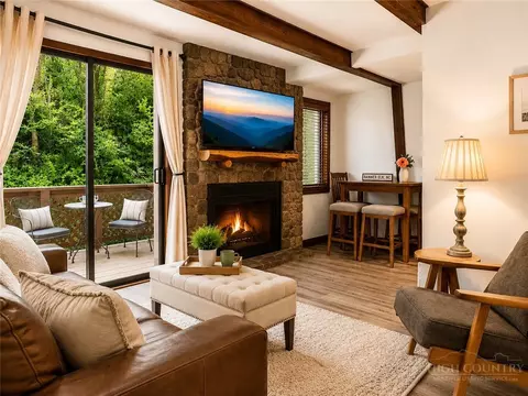 76 Creekside Dr #A, Banner Elk, NC 28604