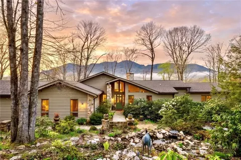 1107 Cottage Ct, Linville, NC 28646