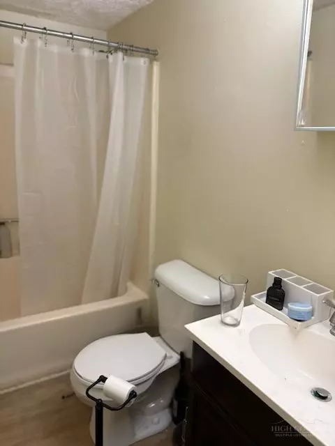 Bath - 229 E King St #31, Boone, NC 28607 photo 2 of 2