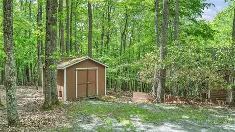 117 Rhododendron Dr, Beech Mountain, NC 28604