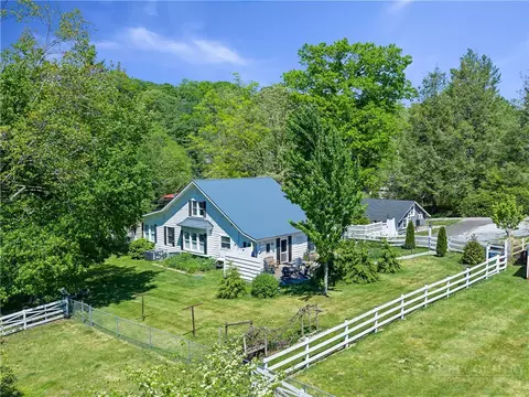490 Cranberry St, Newland, NC 28657