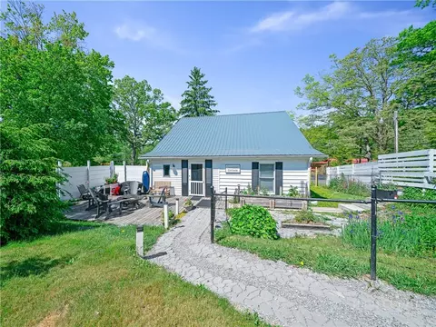 490 Cranberry St, Newland, NC 28657