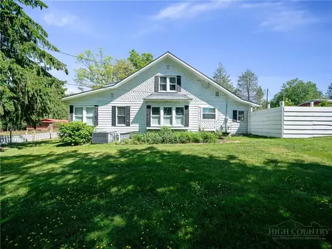 490 Cranberry St, Newland, NC 28657