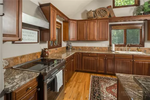 Kitchen - 149 Regency Ln, Boone, NC 28607 photo 5 of 6