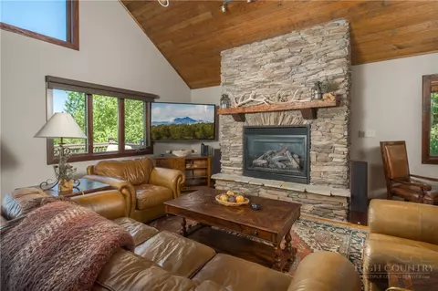 Living - 149 Regency Ln, Boone, NC 28607 photo 2 of 4