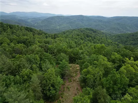 22 Elk Ridge Rd, Ferguson, NC 28624