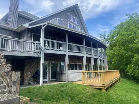 182 River Hills Rd, Lansing, NC 28643