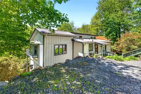 334 Harbor Lake Rd, Newland, NC 28657