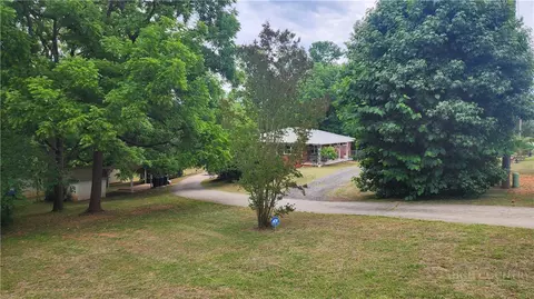 101 Bluebird Ln, Morganton, NC 28655