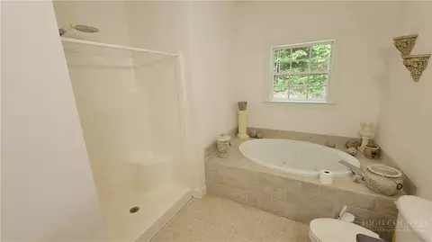 Bath - 966 Burkett Rd, Boone, NC 28607 photo 2 of 3