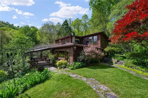 194 Shulls Hollar Rd, Sugar Grove, NC 28679