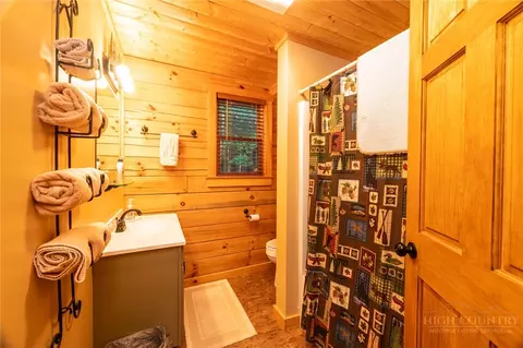 Bath - 351 Talon Dr, Boone, NC 28607 photo 1 of 3