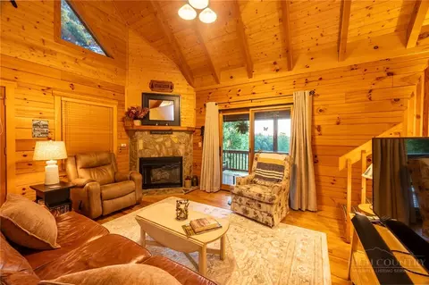Living - 351 Talon Dr, Boone, NC 28607 photo 4 of 6