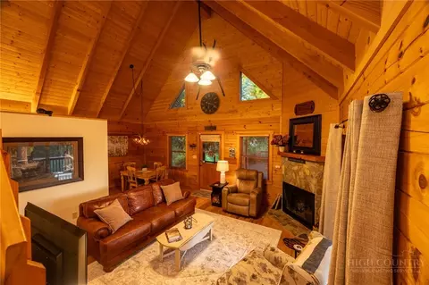 Living - 351 Talon Dr, Boone, NC 28607 photo 5 of 6
