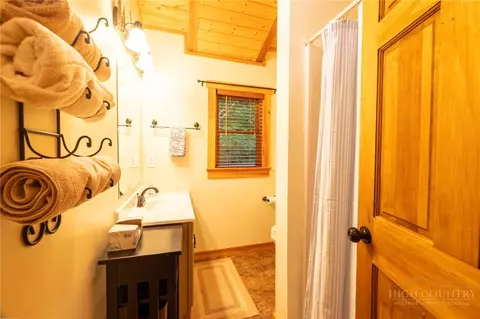 Bath - 351 Talon Dr, Boone, NC 28607 photo 2 of 3