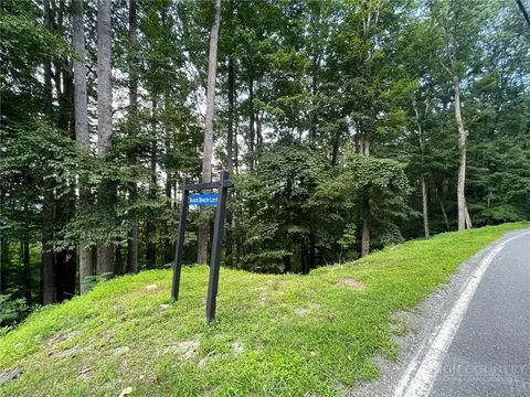 926 Pine Ridge Rd, Beech Mountain, NC 28604