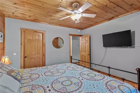 Bedroom - 135 Jake Trl, Vilas, NC 28692 photo 3 of 6