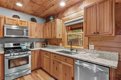 Kitchen - 135 Jake Trl, Vilas, NC 28692 photo 2 of 3