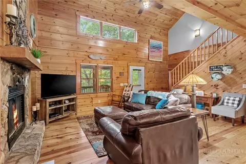 Living - 135 Jake Trl, Vilas, NC 28692 photo 3 of 5