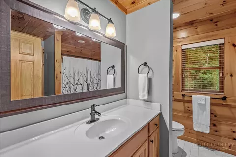 Bath - 135 Jake Trl, Vilas, NC 28692 photo 3 of 4