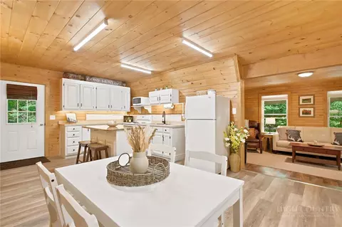 Dining - 4180 Three Top Rd, Todd, NC 28684 photo 1 of 3