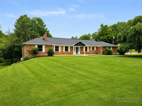 19 Carson Blvd, Sparta, NC 28675