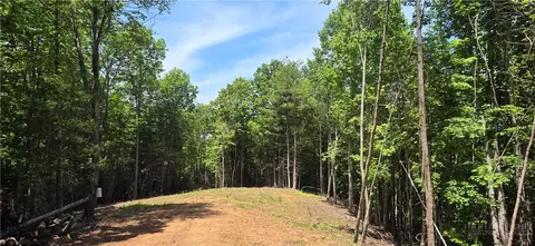 439 Howell Rd, Lansing, NC 28643