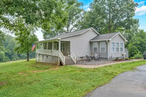 374 Deer Ln, Union Grove, NC 28689