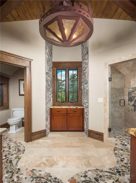 Bath - 220 Persimmon Ln, Boone, NC 28607 photo 6 of 11