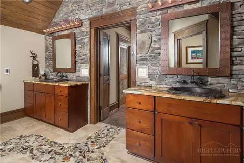 Bath - 220 Persimmon Ln, Boone, NC 28607 photo 5 of 11