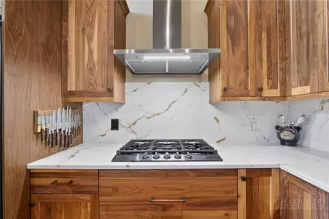 Kitchen - 173 Rhododendron Dr, Beech Mountain, NC 28604 photo 3 of 5