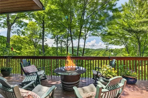 Exterior - 173 Rhododendron Dr, Beech Mountain, NC 28604 photo 2 of 14