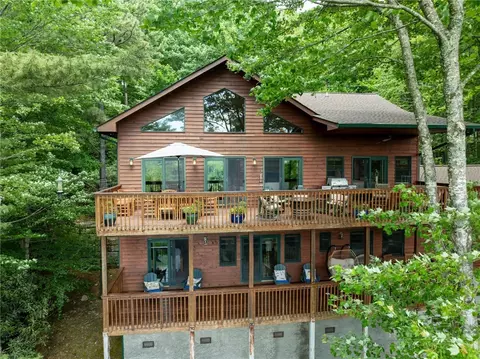 Exterior - 173 Rhododendron Dr, Beech Mountain, NC 28604 photo 3 of 14