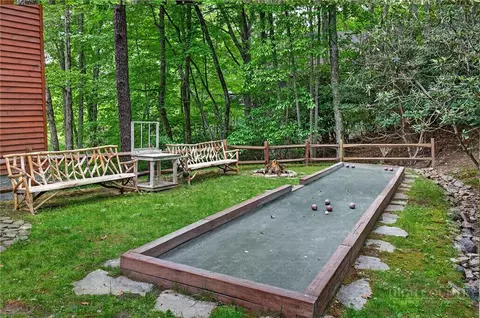 Exterior - 173 Rhododendron Dr, Beech Mountain, NC 28604 photo 6 of 14