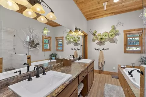 Bath - 173 Rhododendron Dr, Beech Mountain, NC 28604 photo 2 of 5