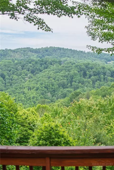 Exterior - 173 Rhododendron Dr, Beech Mountain, NC 28604 photo 12 of 14
