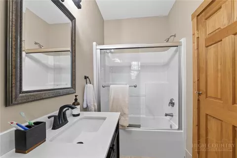 Bath - 173 Rhododendron Dr, Beech Mountain, NC 28604 photo 4 of 5