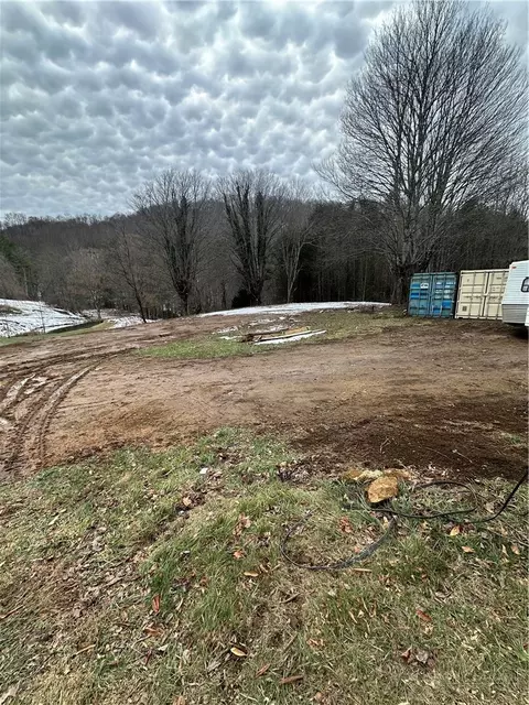 45 Windy Hollow Ln, Newland, NC 28657